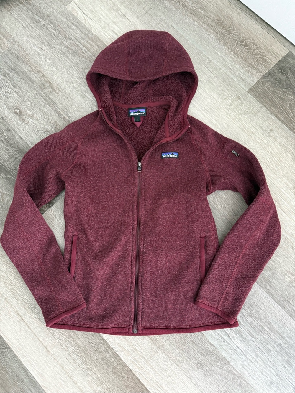 Patagonia Womens ' Hooded Fleece Jacket - Burgundy